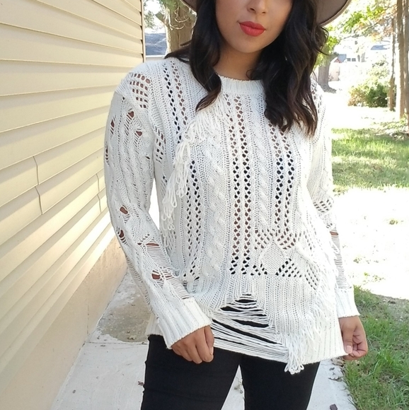 𝙇𝘼𝙎𝙏 𝙊𝙉𝙀 |ROSÉ ALL DAY IVORY FRINGE SWEATER - Picture 2 of 15
